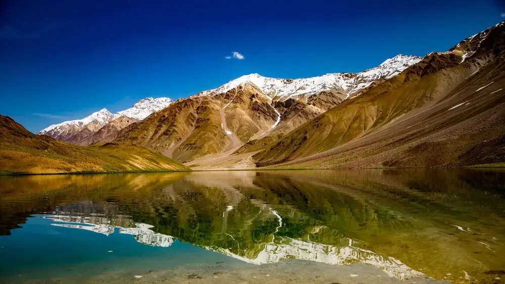 Chandratal lake and snow peaks of Himachal Pradesh